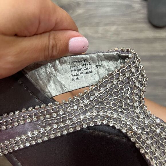 Madden Girl Jeweled flip flops - Picture 5 of 5